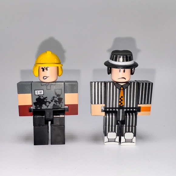 Roblox Car Crusher 2 Figures Series 4 Two Figure‎ Lot - Picture 1 of 4